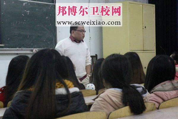 乐山卫校护理系举行新加坡政府医院招聘护士说明会