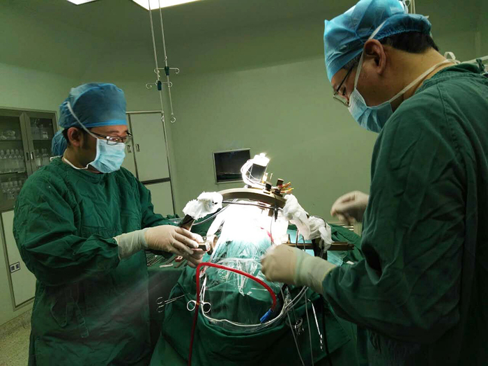 我校附属医院成功完成川东北地区首例帕金森病脑起搏器植入（DBS）手术