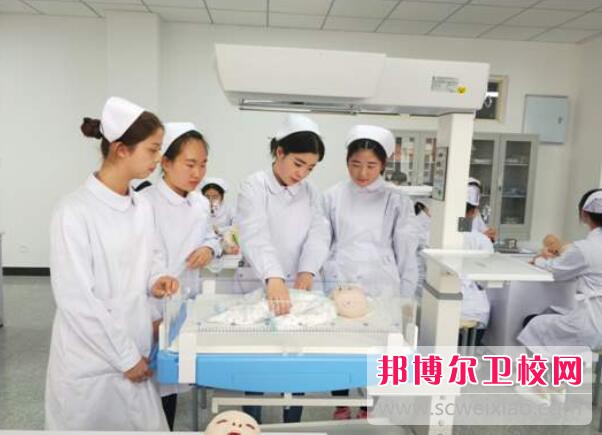 重庆2022年女生学卫校好找工作吗