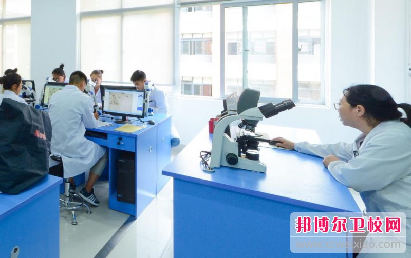 贵州2023年女生读什么卫校