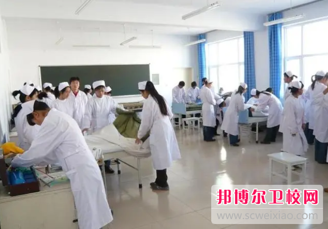 2023年如何报名四川省护理专业的大专学校
