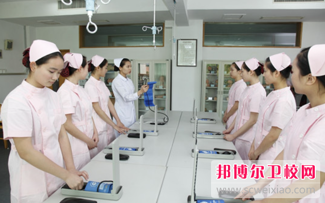 2023年重庆女生学护理学校好不好