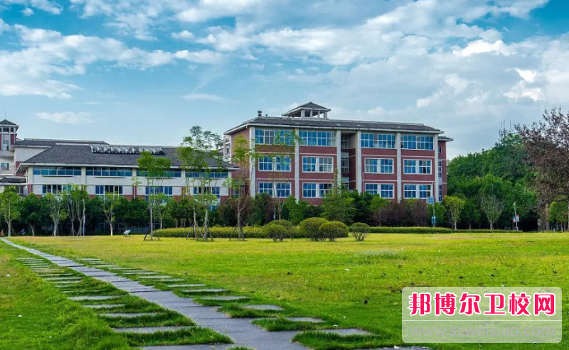 2023年重庆初中生读什么护理学校好