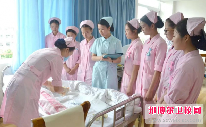 2023年重庆女生上护理学校学什么专业好