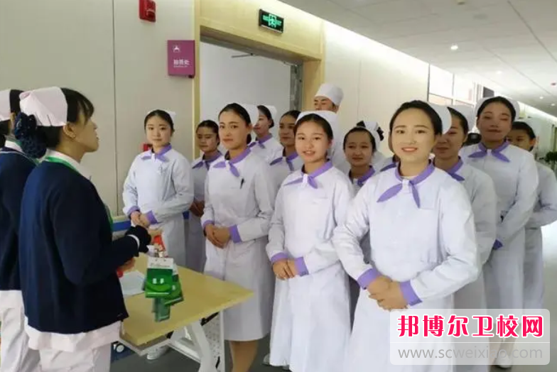 2023年重庆女生读护理学校可不可以