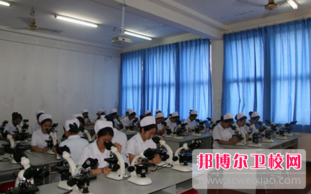 2023年重庆读护理学校要不要分数