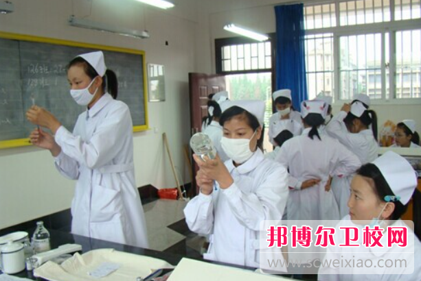 云南2023年护理学校好还是职高好