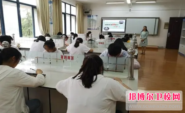 江苏2023年女生学护理学校有没有前途